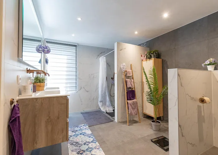 Acacia Bed & Breakfast *